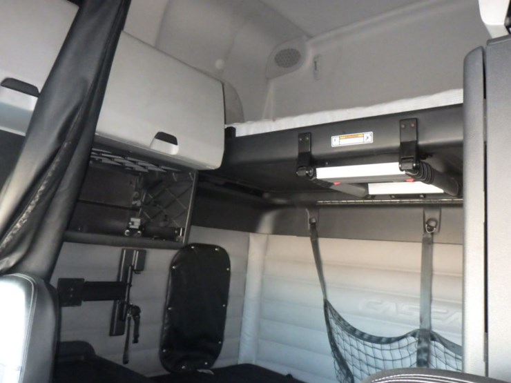 2019-freightliner-cascadia-126-image-19