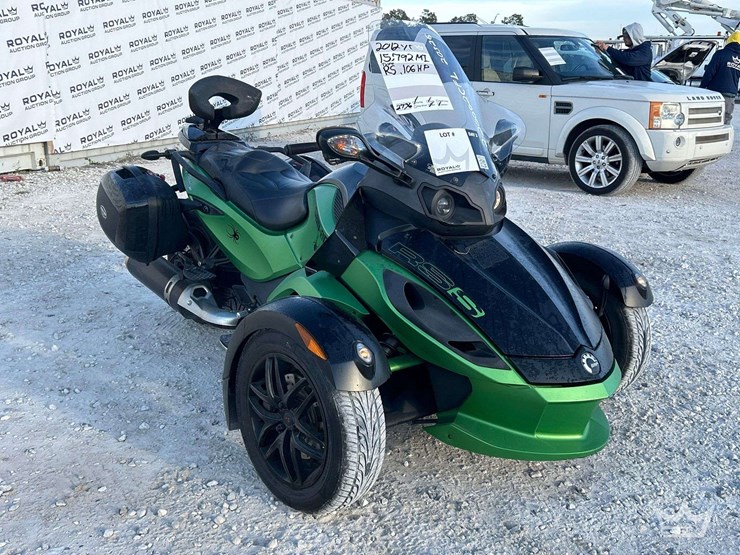 2012-can-am-spyder-motorcycle-image-2