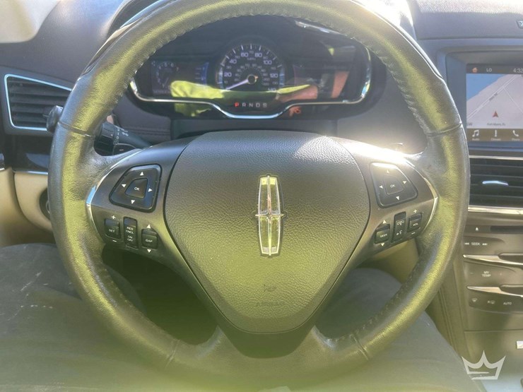 2016-lincoln-mkt-image-15