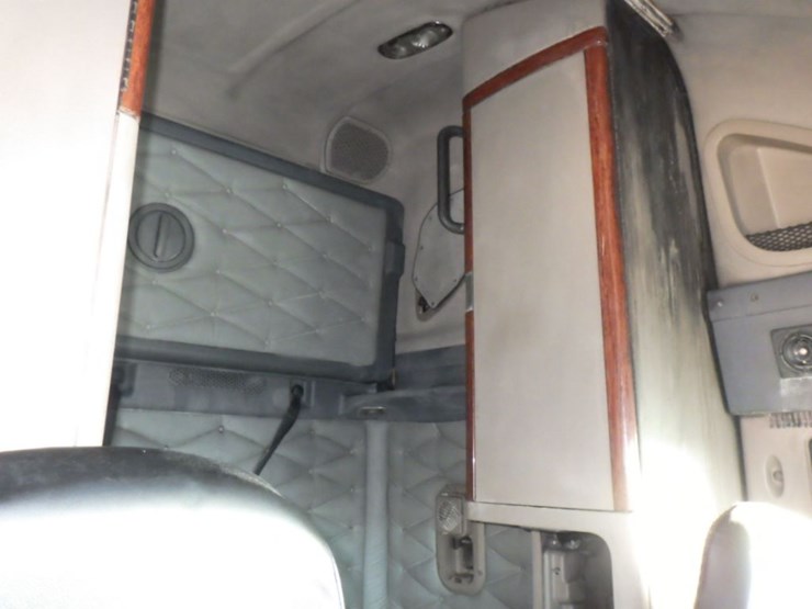 2015-freightliner-cascadia-125-image-5