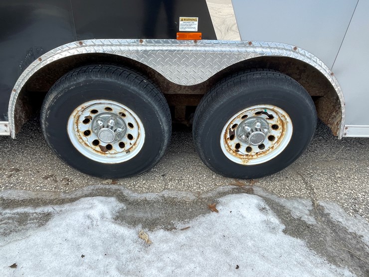 #4004-•-2016-enclosed-24'-rc-trailer-(has-wi-title)-image-16