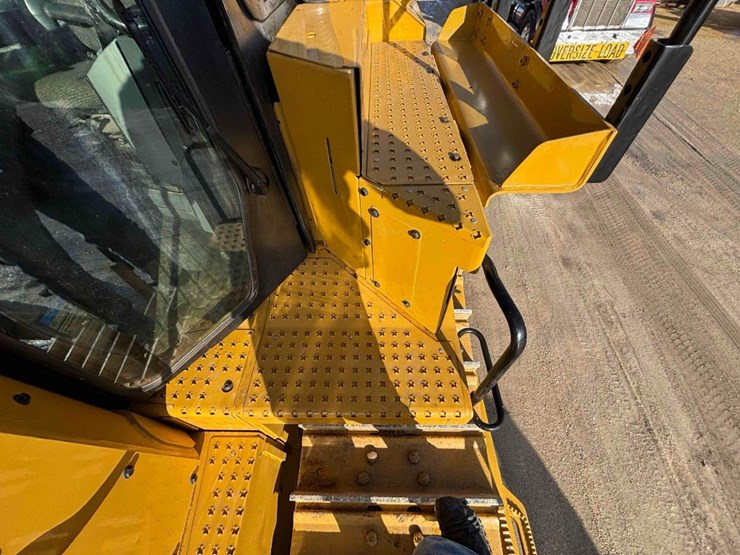 2019-caterpillar-d8t-image-38