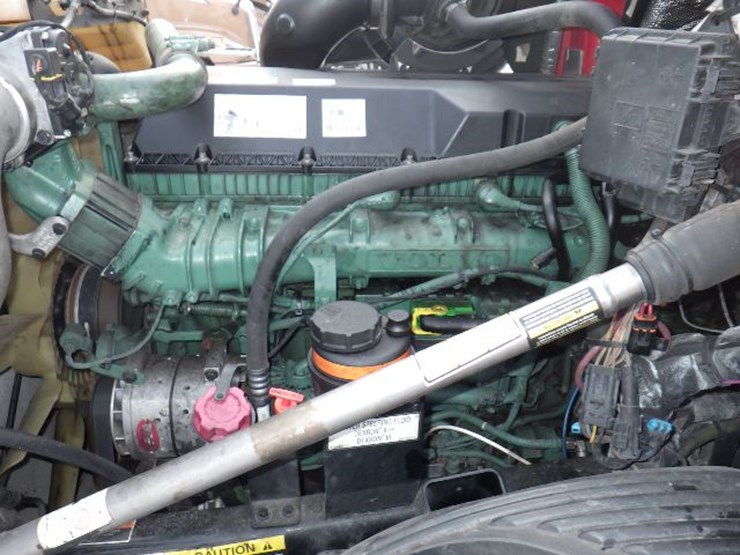 2023-volvo-vnl-300-image-18