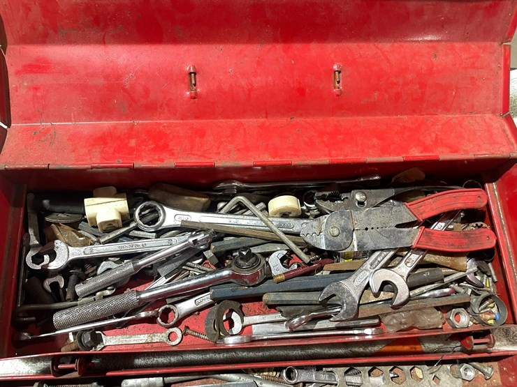 #7021-•-metal-toolbox-with-tools-image-6