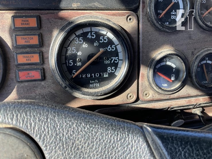 1998-freightliner-fld112-image-6