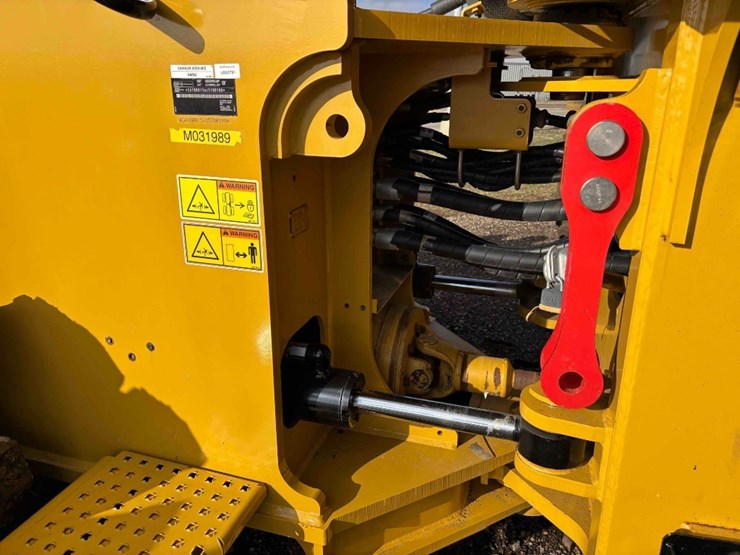 2023-caterpillar-815-image-10