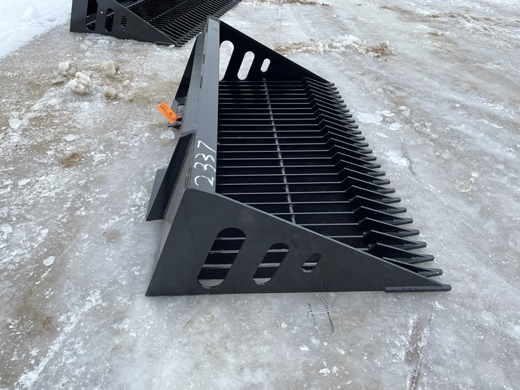 #2337-•-wolverine-skeleton-bucket-image-4