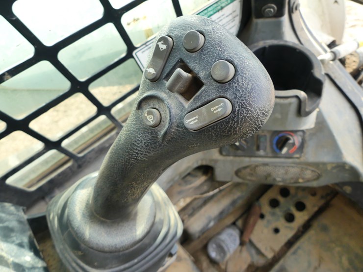 2022-bobcat-t740-image-14