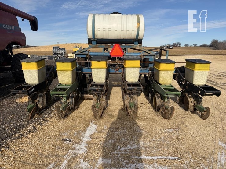 kinze-6-row-planter-5896-image-4