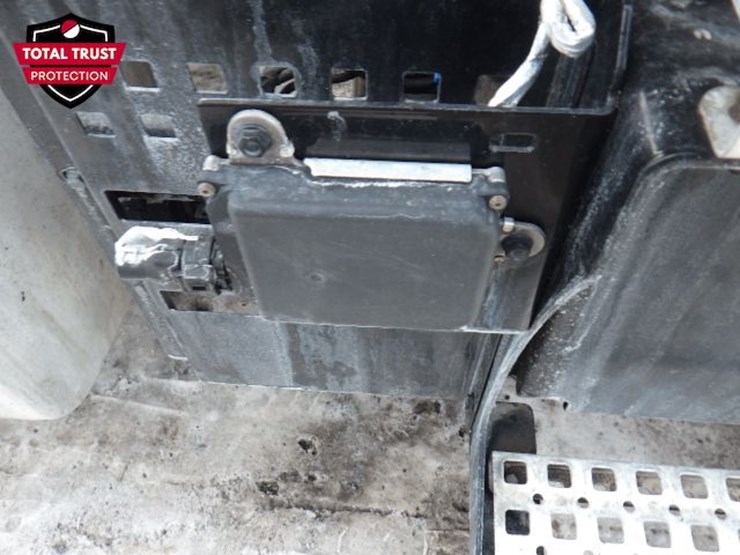 2022-volvo-vnl-300-image-7