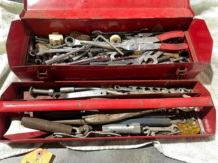 #7021-•-metal-toolbox-with-tools-image-7