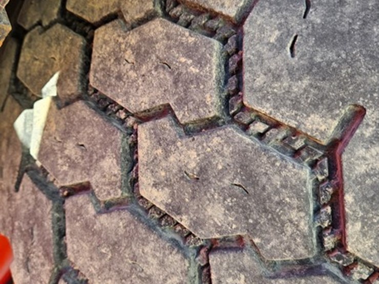 #311-•-2012-knight-4142-mixer-feed-wagon-image-26