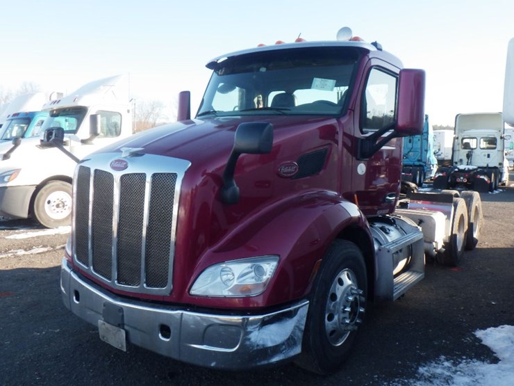 2018-peterbilt-579-image-1