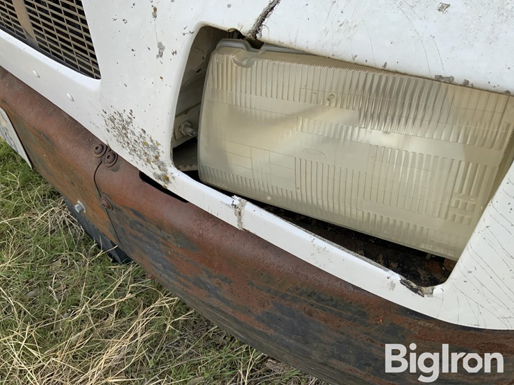 1998-peterbilt-330-image-11