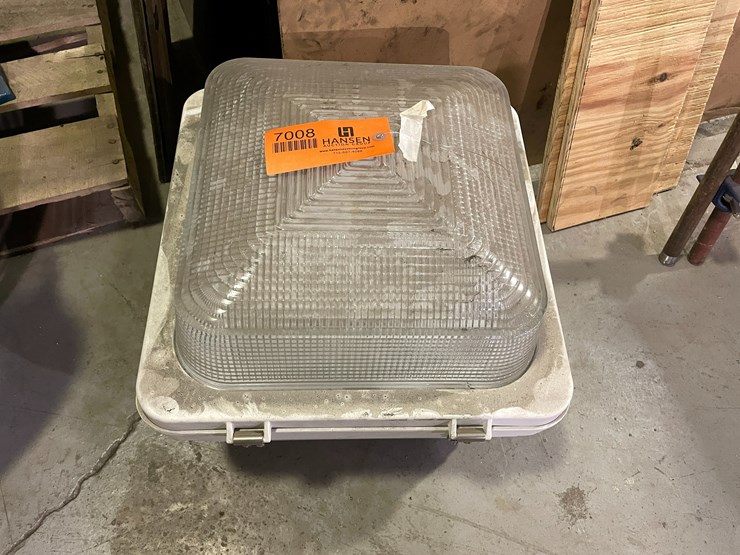 #7008-•-outdoor-flood-light-image-1