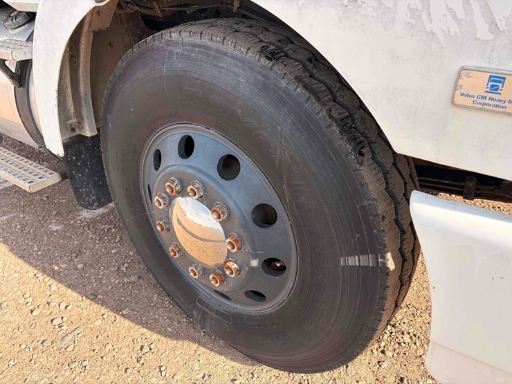 1994-volvo-truck-tractor-image-38