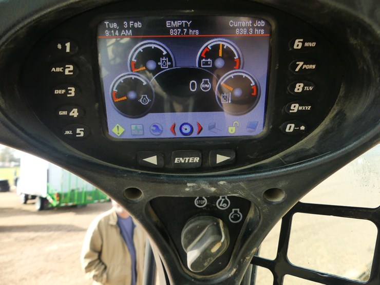 2022-bobcat-t740-image-16