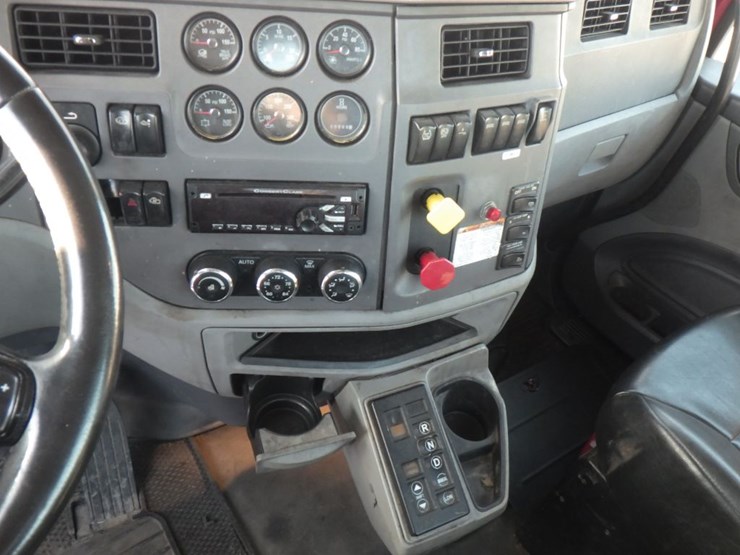 2017-peterbilt-579-image-14