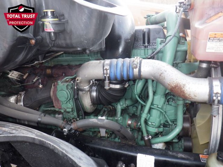 2022-volvo-vnl-300-image-26