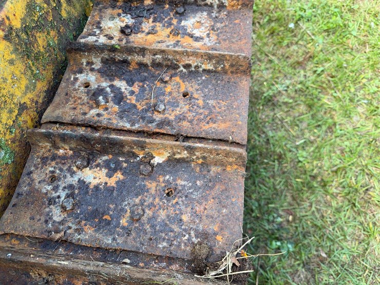 caterpillar-twenty-two-image-40