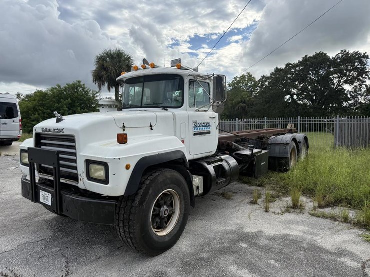 1999-mack-rd600-image-1