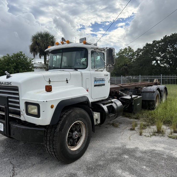 1999 MACK RD600