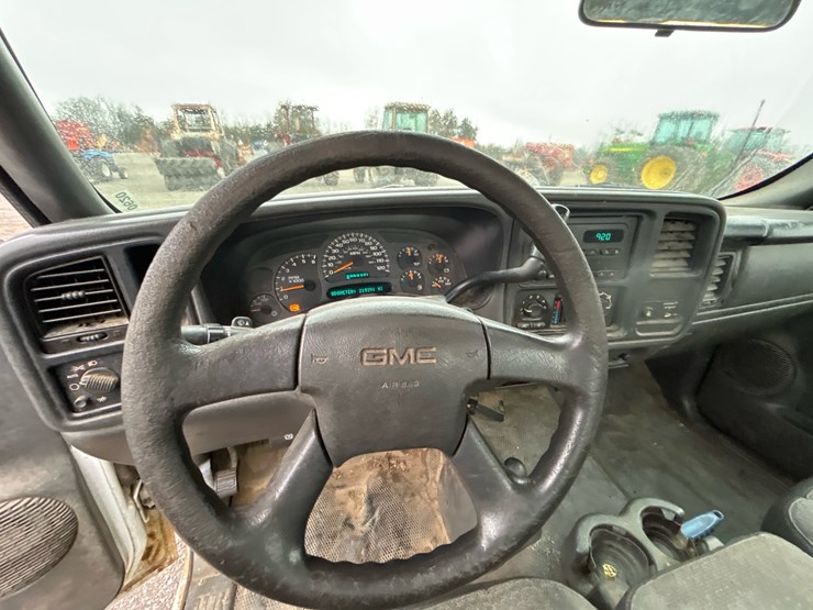 2003-gmc-2500-image-12