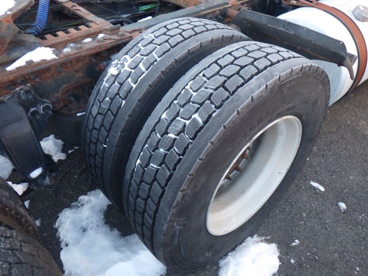 2014-freightliner-cascadia-125-evolution-image-5