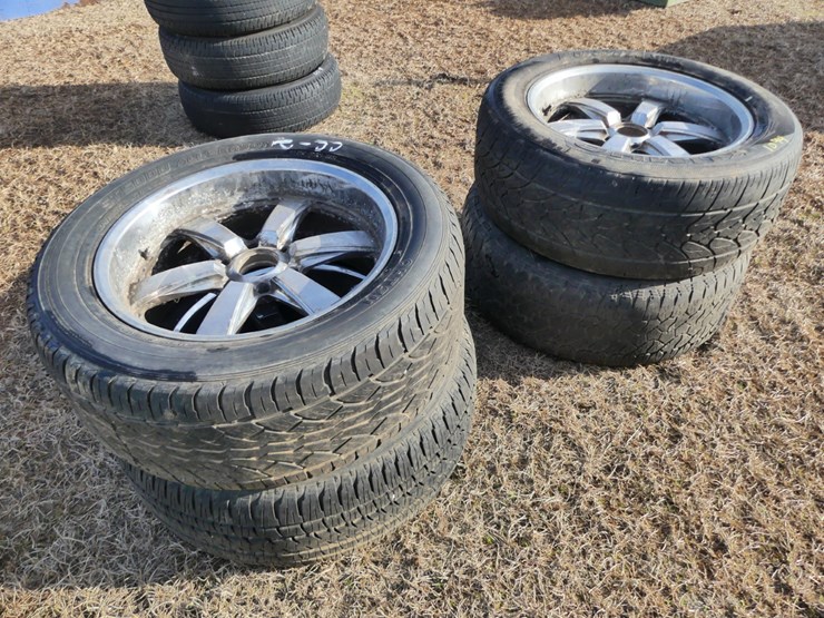 four-275/55-r20-wheels-image-1