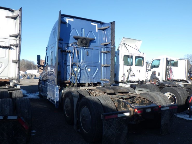 2019-freightliner-cascadia-126-image-12