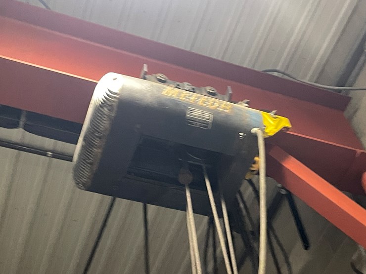 #5999-•-meteor-1-1/2-ton-cable-winch-image-1