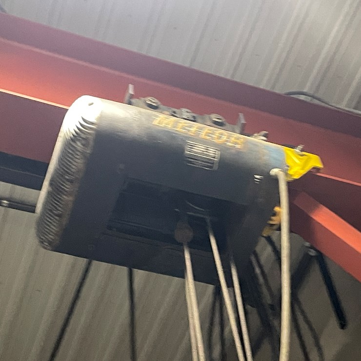 #5999 • Meteor 1-1/2 Ton Cable Winch