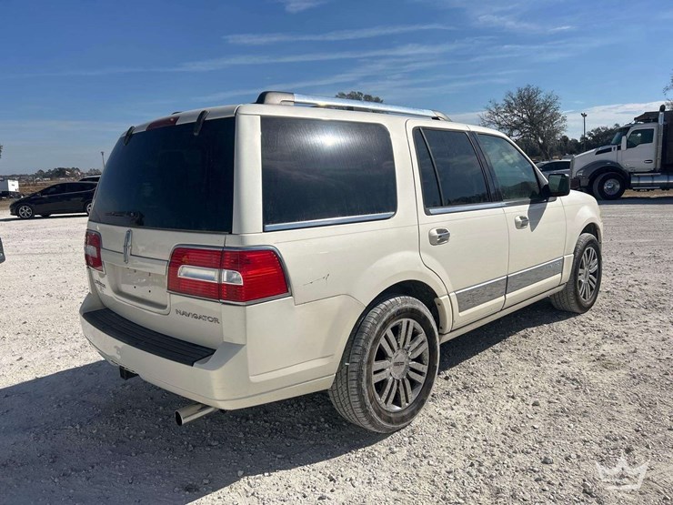 2008-lincoln-navigator-image-3