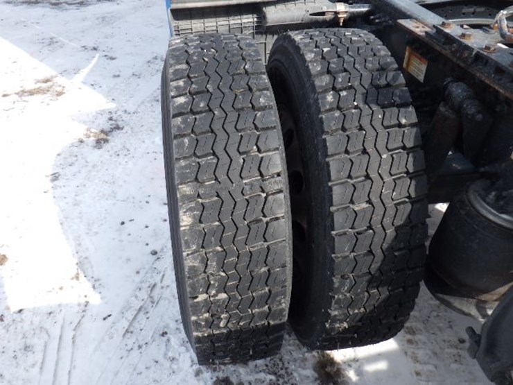 2022-freightliner-cascadia-126-image-16