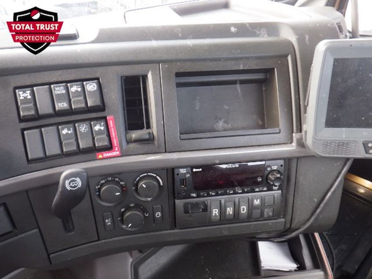 2022-volvo-vnl-300-image-20