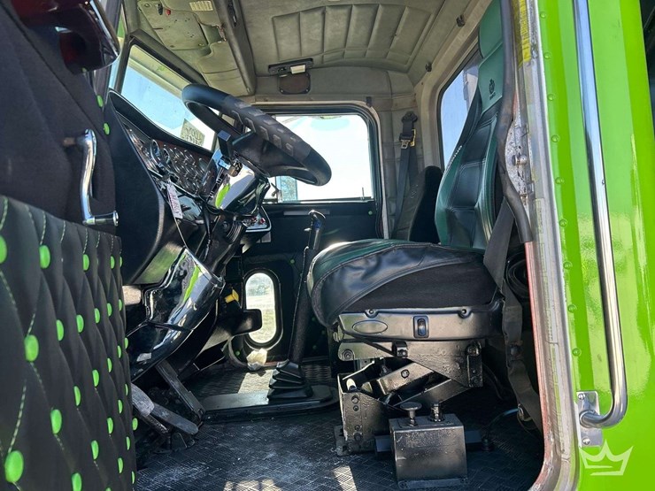 2004-peterbilt-357-image-15