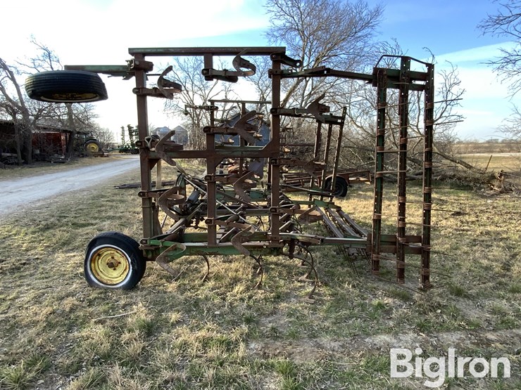 john-deere-chisel-plow-sweep-image-8