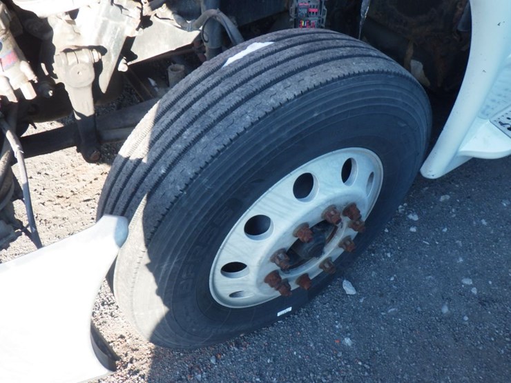 2014-freightliner-cascadia-125-evolution-image-17