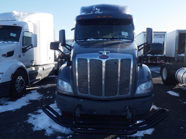 2019-peterbilt-579-image-2