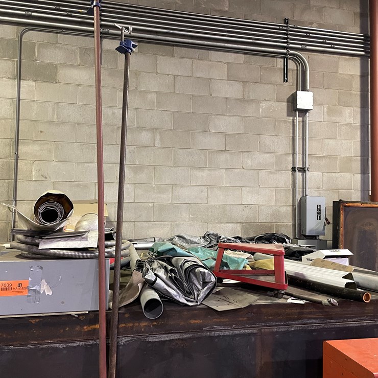 #7009 • Contents on Top of Oven