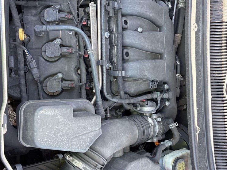 2016-ford-explorer-image-7