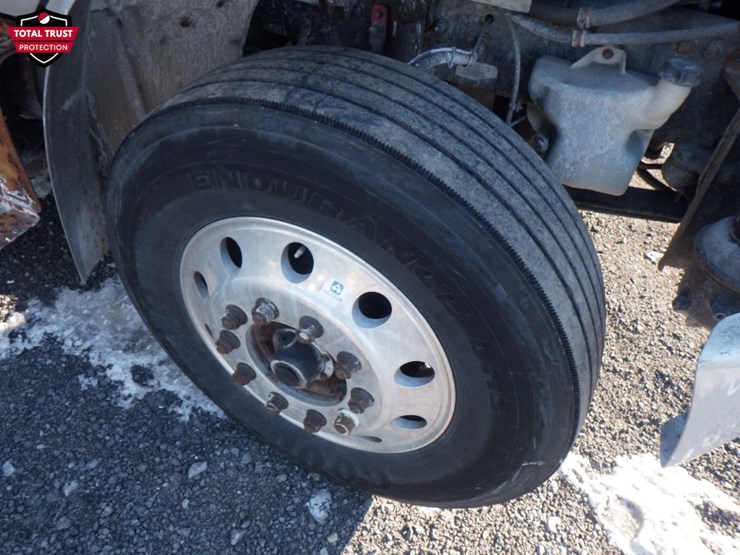 2019-freightliner-m2-106-image-15