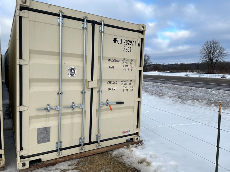 #203-•-20'-shipping-container-image-2