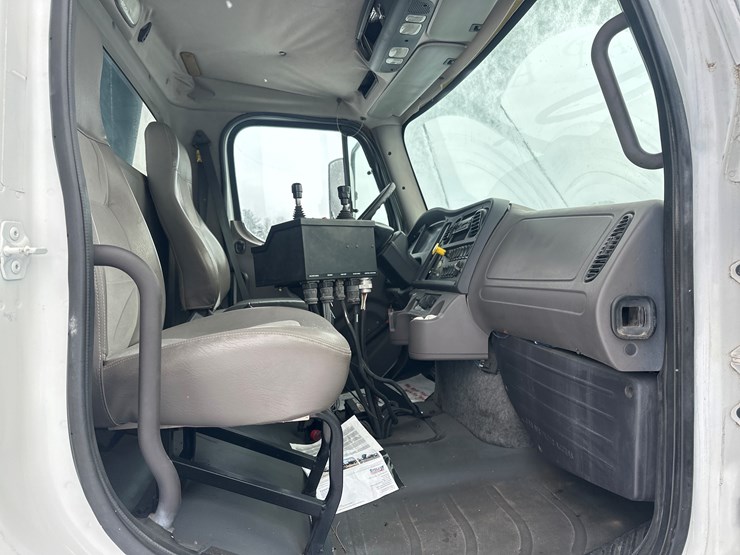 2008-caterpillar-c13-image-32