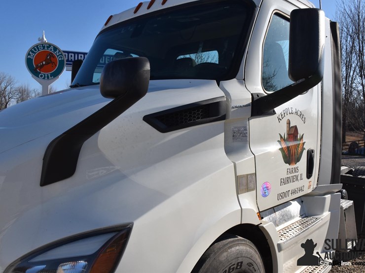 2019-freightliner-cascadia-116-t/a-truck-tractor-image-13