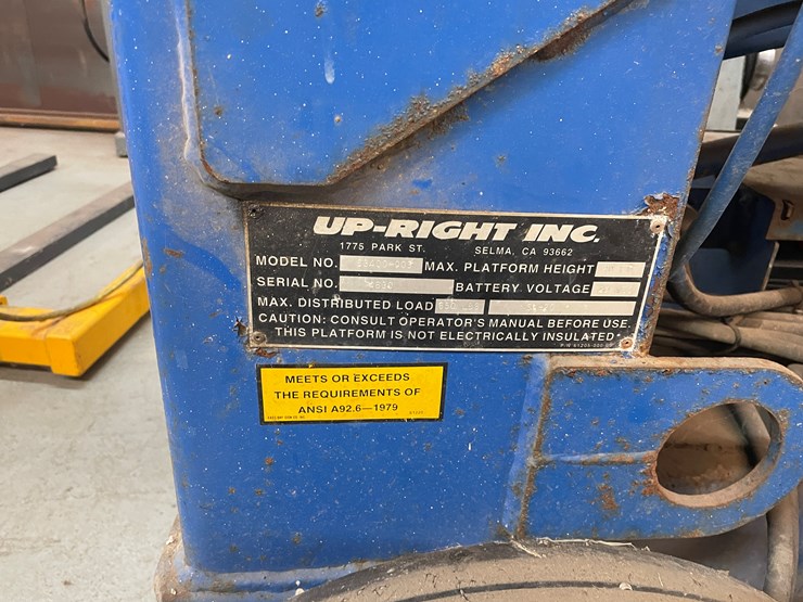 #4008-•-upright-scissor-lift-image-4