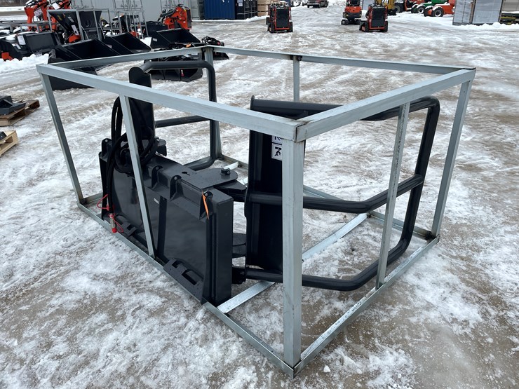 #2367-•-wolverine-hydraulic-bale-squeeze-attachment-image-5