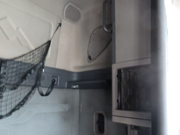 2016-freightliner-cascadia-125-image-5