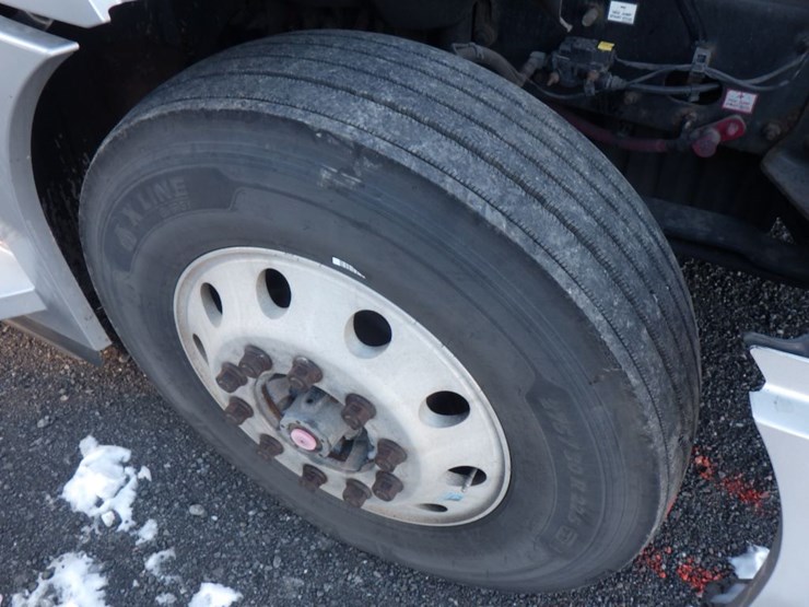 2019-freightliner-cascadia-126-image-27