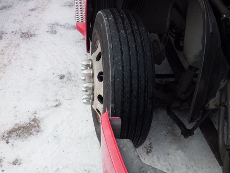 2023-volvo-vnl-300-image-21